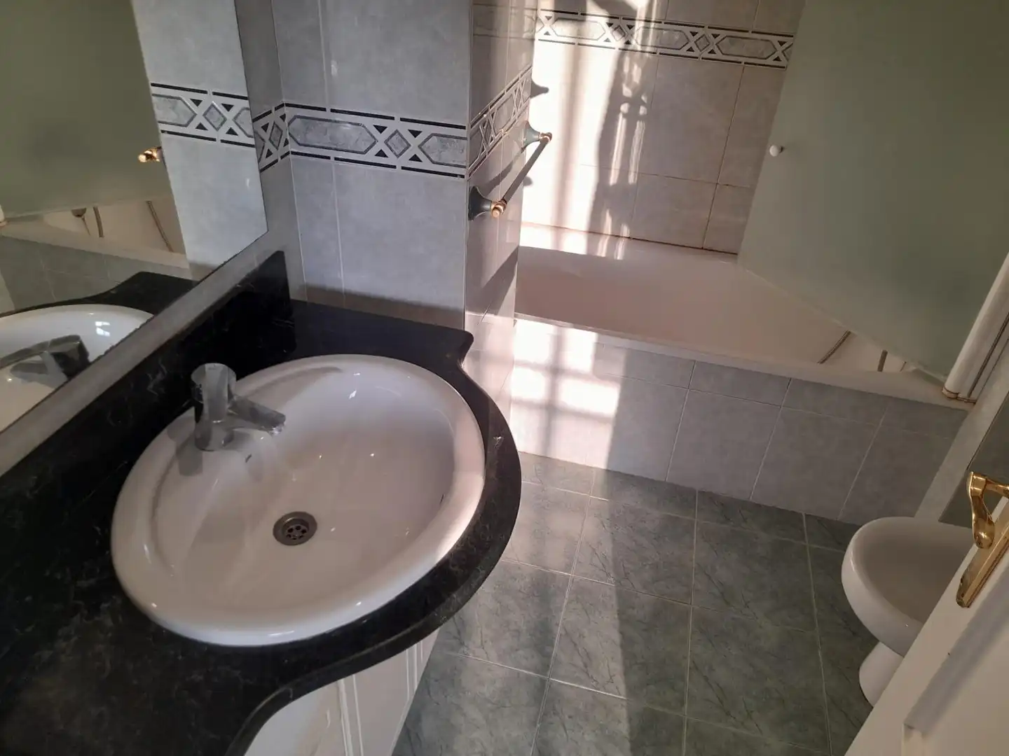 Baño de Piso en venta en Valencia con Aire acondicionado, Terraza y Balcón
