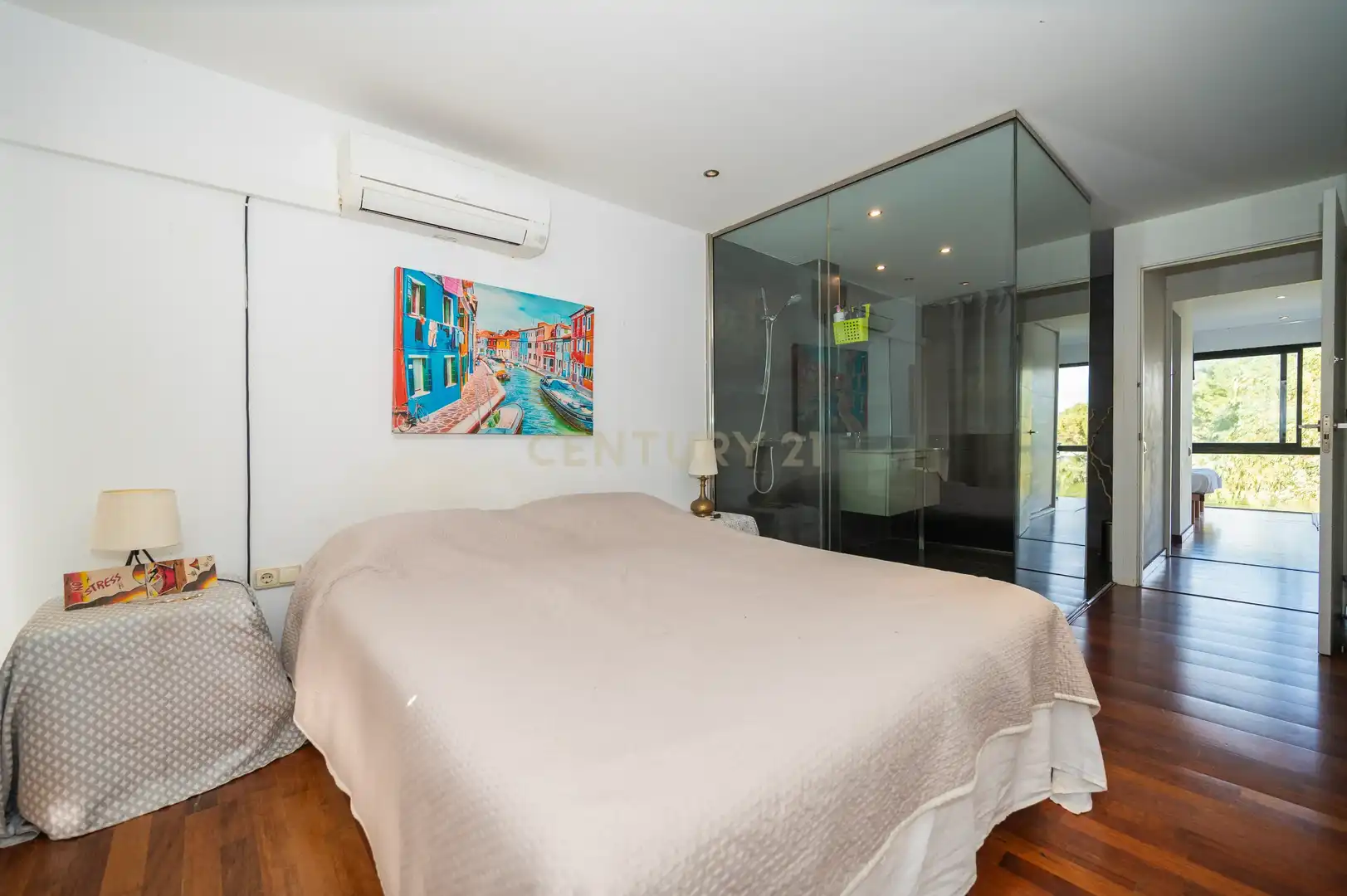 Schlafzimmer von Wohnung zum Verkauf in Santa Eulària des Riu mit Klimaanlage, Privatgarten und Balkon