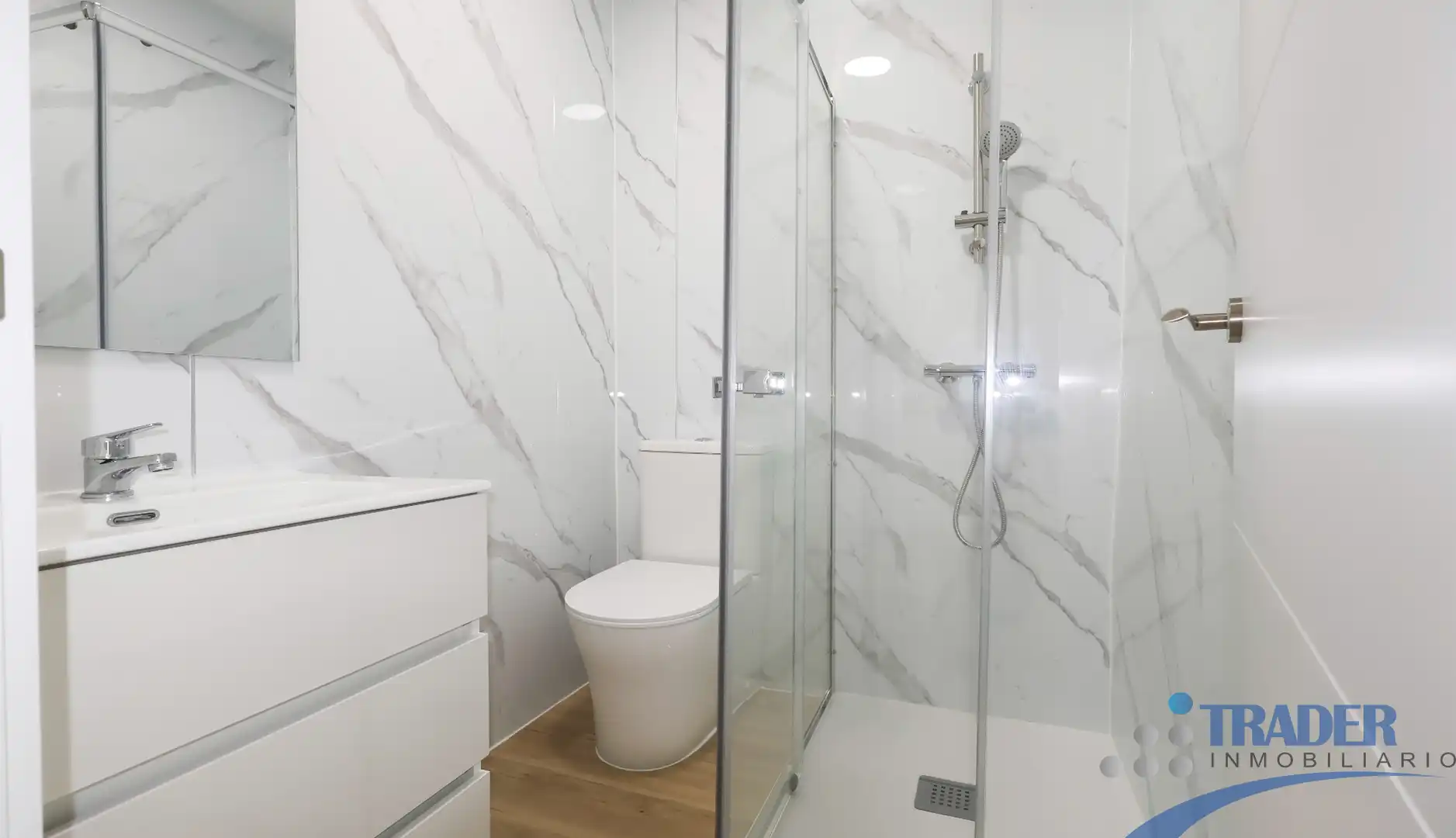 Baño de Piso en venta en Alcorcón con Calefacción, Jardín privado y Terraza