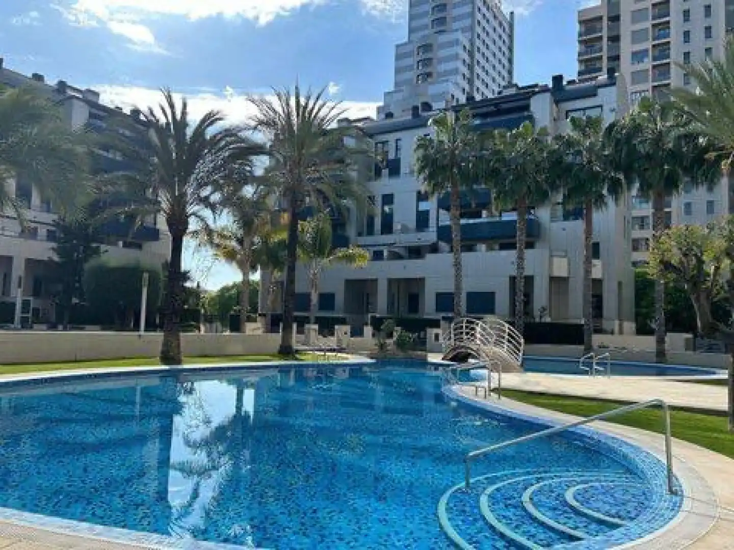 Piscina de Apartament de lloguer en Valencia amb Aire condicionat, Calefacció i Moblat