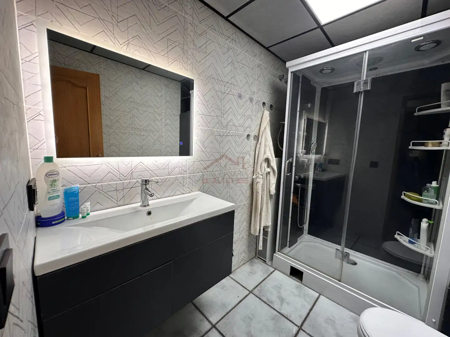 Badezimmer von Maisonette zum Verkauf in Elche / Elx mit Klimaanlage, Terrasse und Abstellraum