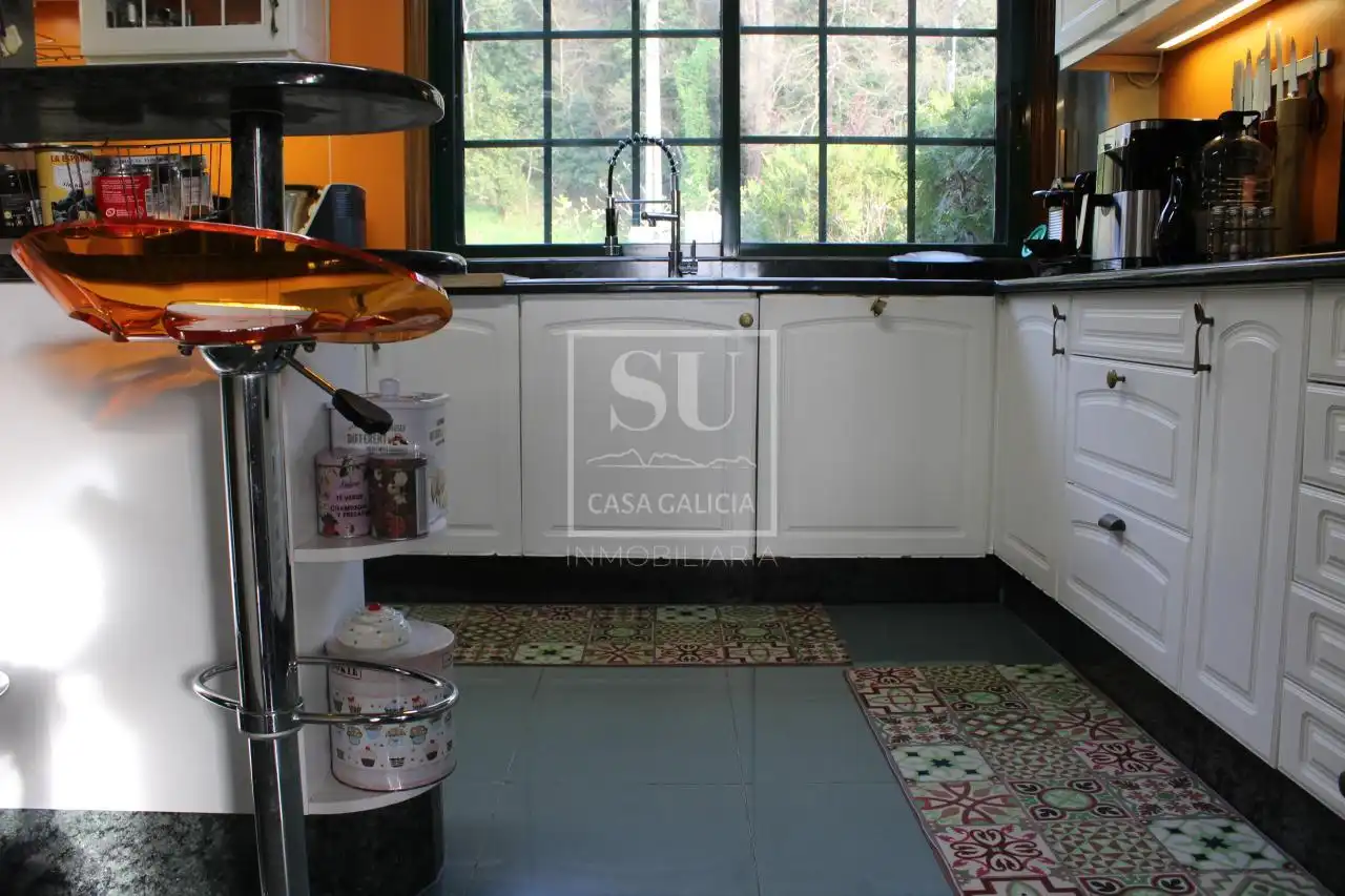 Cocina de Casa o chalet en venta en Vigo  con Calefacción, Jardín privado y Parquet