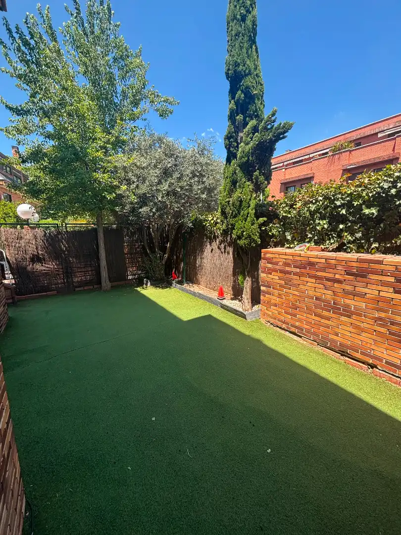 Terraza de Planta baja en venta en Las Rozas de Madrid con Calefacción, Trastero y Piscina comunitaria