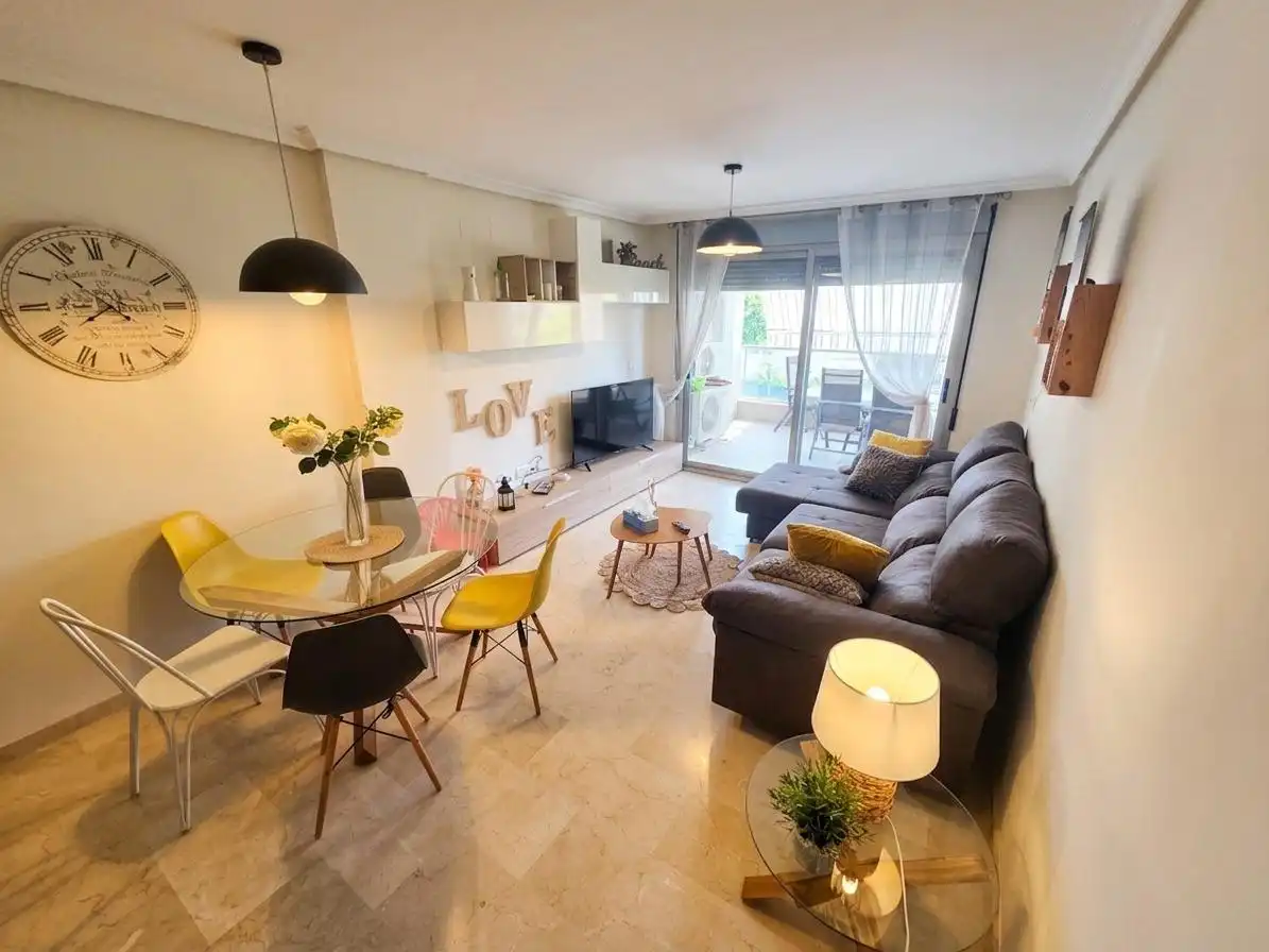 Apartamento con terraza en venta en Las Marinas / Les Marines
