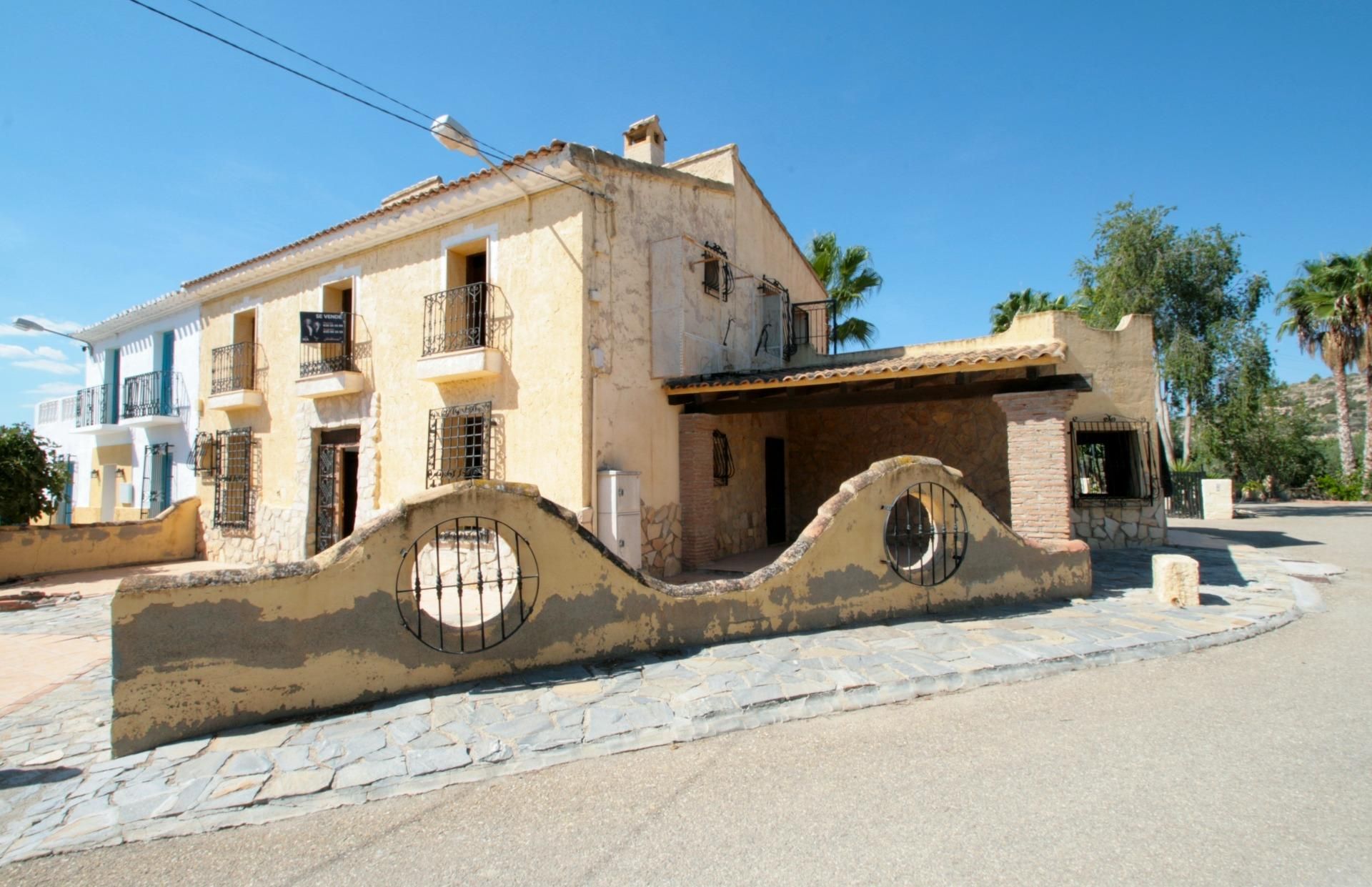 Vista exterior de Casa o xalet en venda en Cantoria amb Jardí privat, Terrassa i Piscina