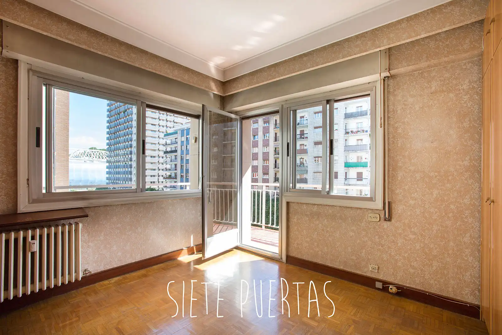 Habitación de Piso en venta en Donostia - San Sebastián  con Calefacción, Terraza y Trastero