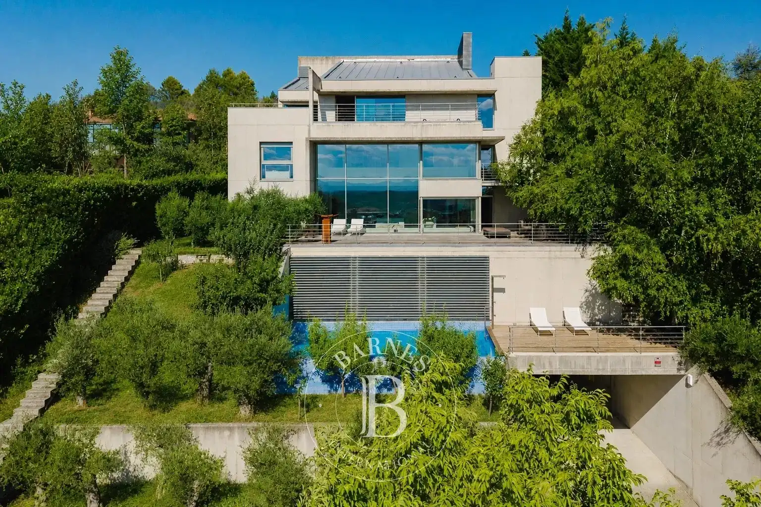 Vista exterior de Casa o xalet en venda en Valle de Egüés / Eguesibar amb Calefacció, Terrassa i Piscina