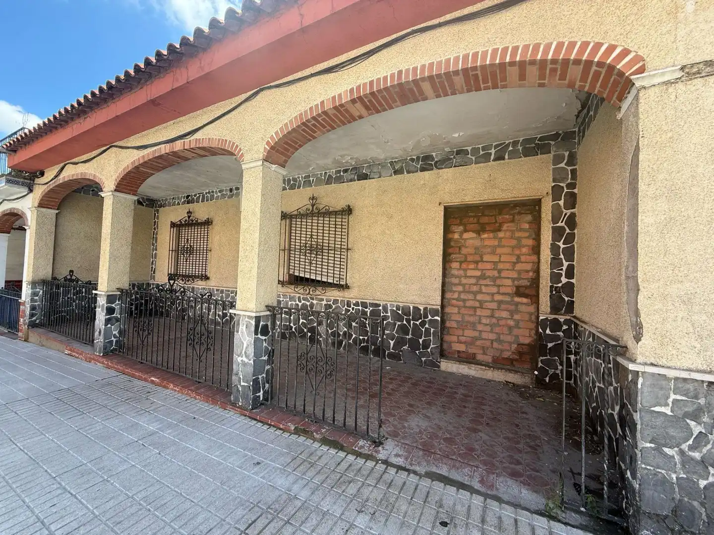 Außenansicht von Residential zum Verkauf in Bormujos