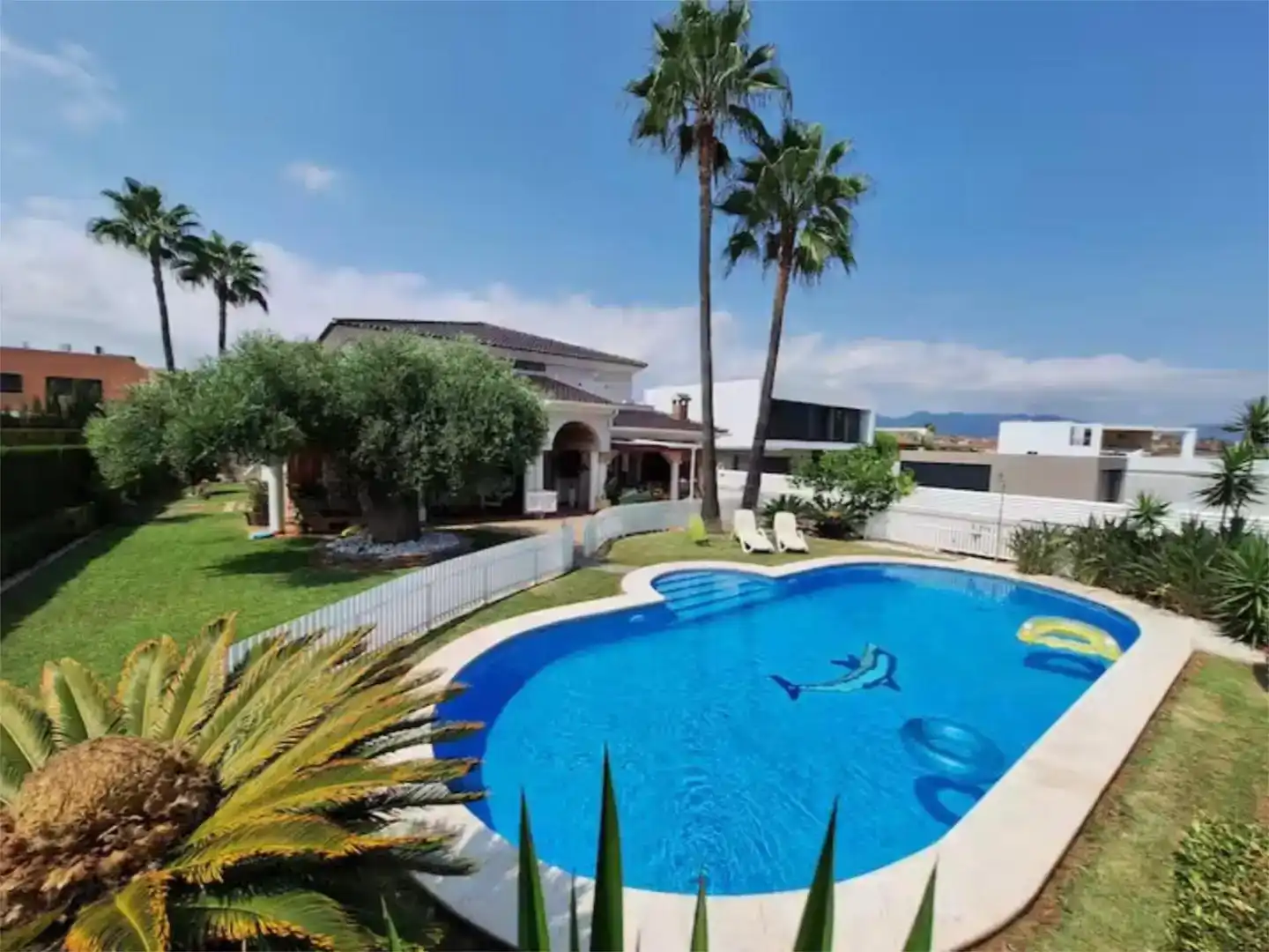 Vista exterior de Casa o xalet de lloguer en Castellón de la Plana / Castelló de la Plana amb Aire condicionat, Jardí privat i Parquet