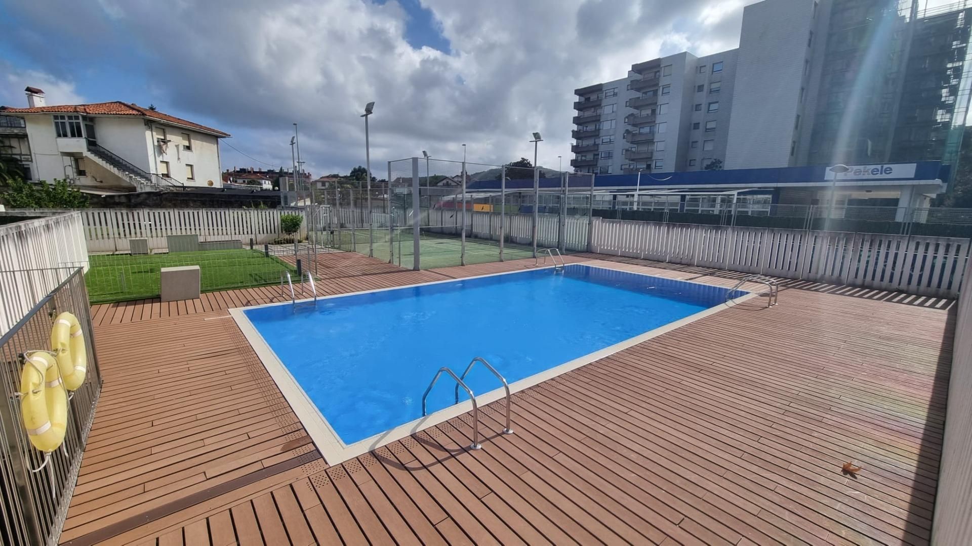 Piscina de Pis en venda en Getxo  amb Traster i Piscina comunitària