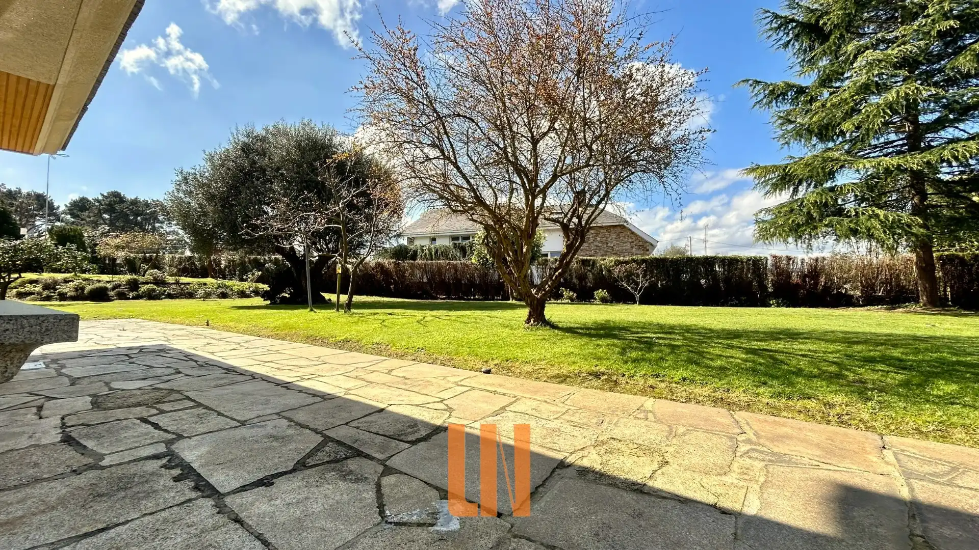 Vista exterior de Casa o xalet en venda en Oleiros amb Calefacció, Jardí privat i Parquet