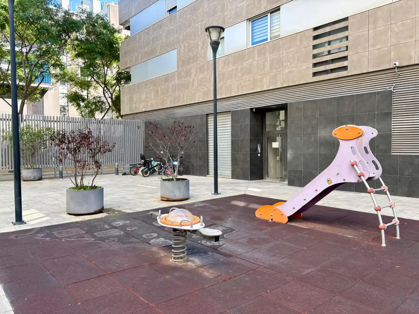Vista exterior de Pis en venda en Sant Adrià de Besòs amb Calefacció, Parquet i Traster