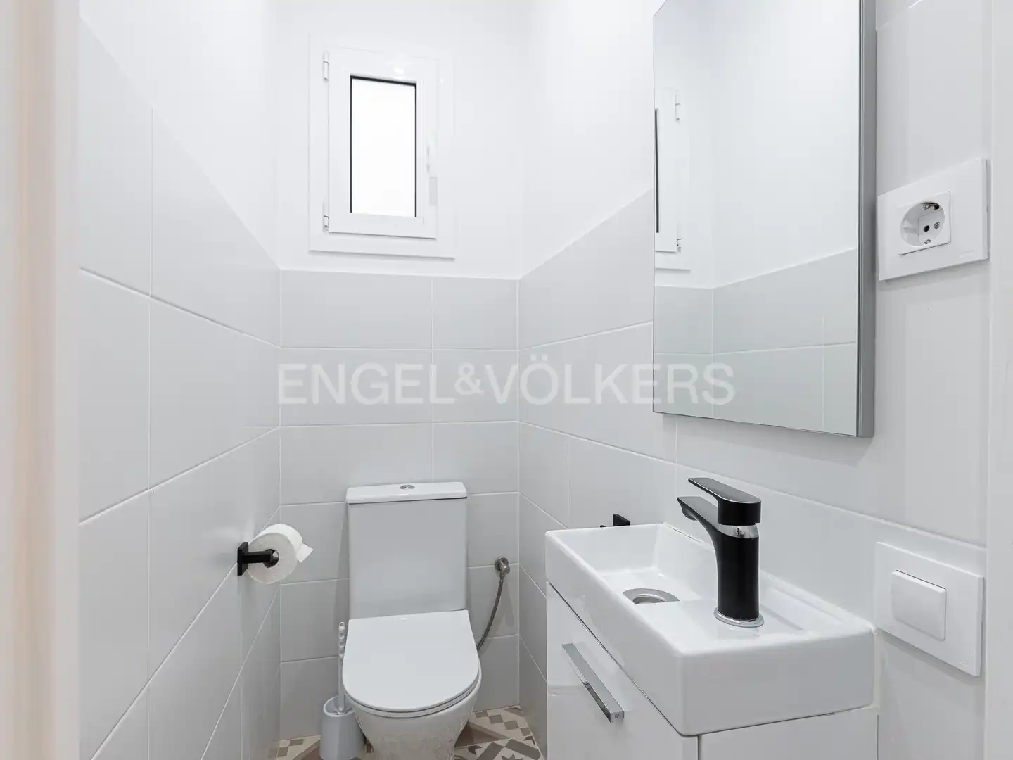 Bathroom of Flat for rent in Barcelona  with Air Conditioner, Heating and Furnished