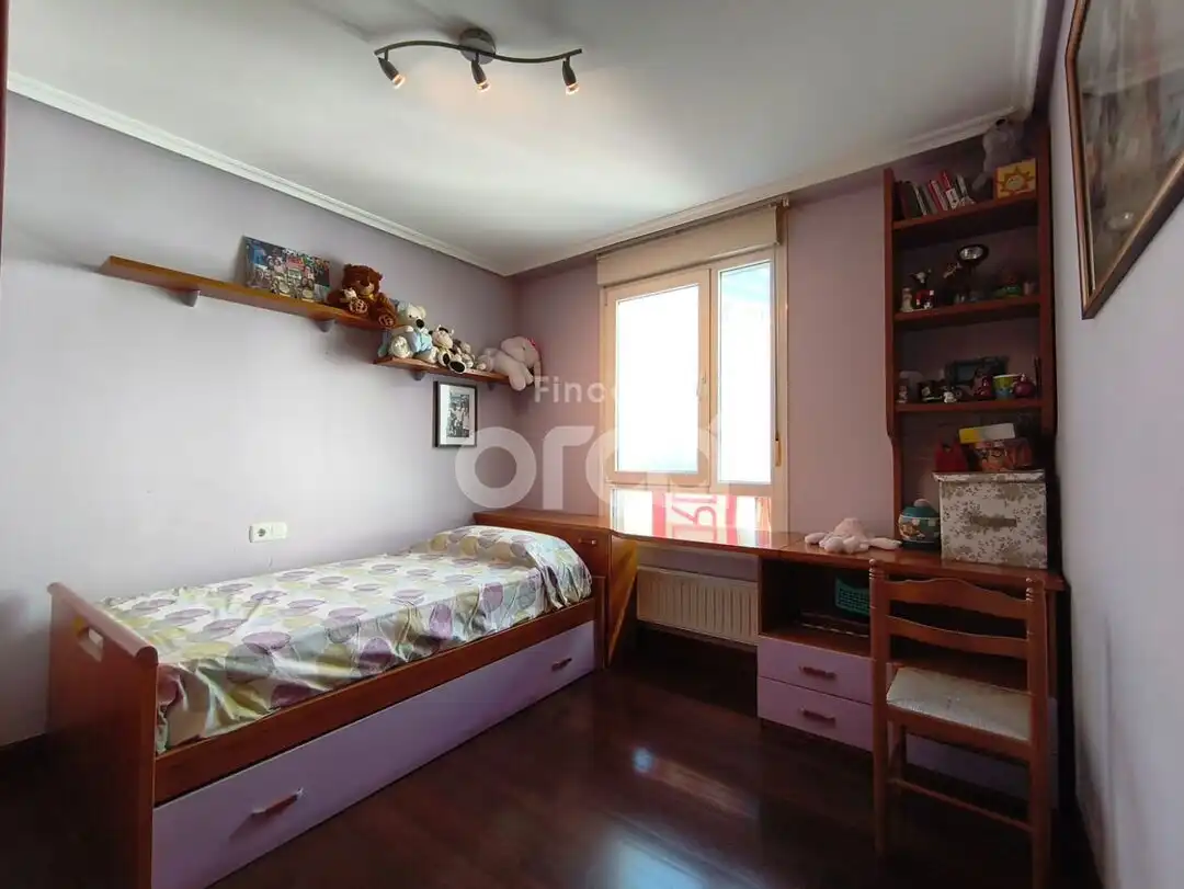 Dormitori de Pis en venda en Santurtzi  amb Calefacció i Terrassa