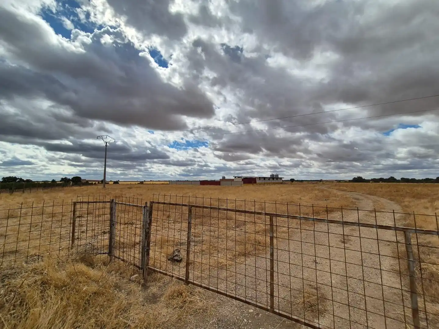 Nau industrial en venda en Olivares de Duero