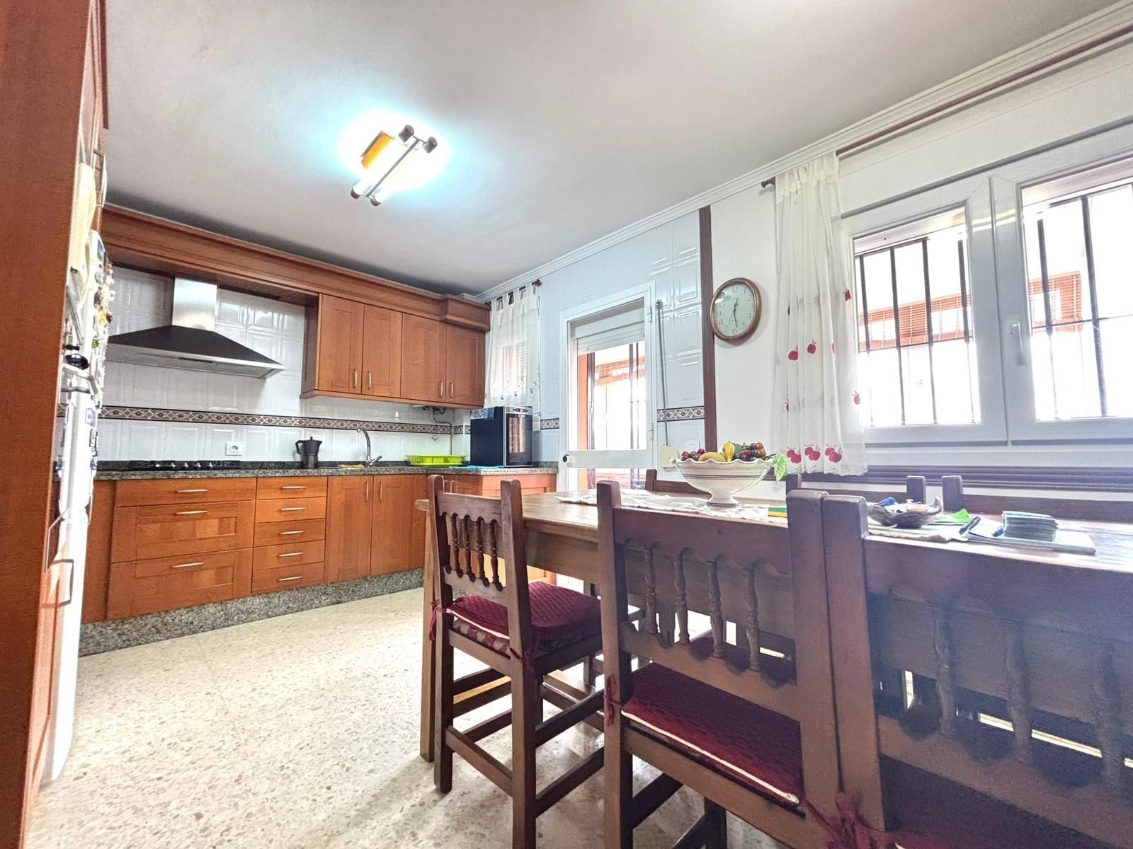 Cuina de Casa adosada en venda en Los Barrios amb Terrassa