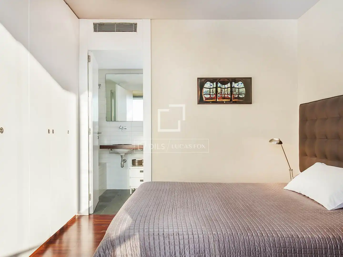 Bedroom of Attic for sale in Barcelona  with Air Conditioner, Parquet flooring and Terrace