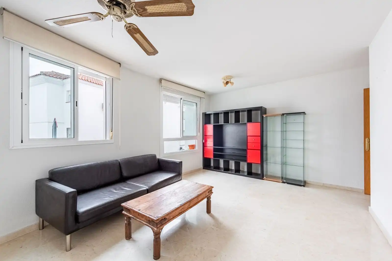 Living room of Flat for sale in Benahavís  with Air Conditioner, Private garden and Furnished