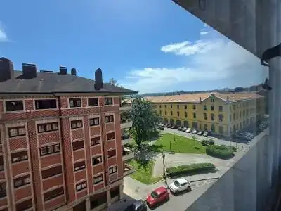Außenansicht von Wohnung zur Miete in Oviedo  mit Parkett und Möbliert
