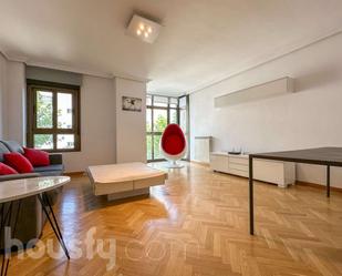 Sala d'estar de Pis de lloguer en  Madrid Capital amb Aire condicionat, Calefacció i Piscina comunitària