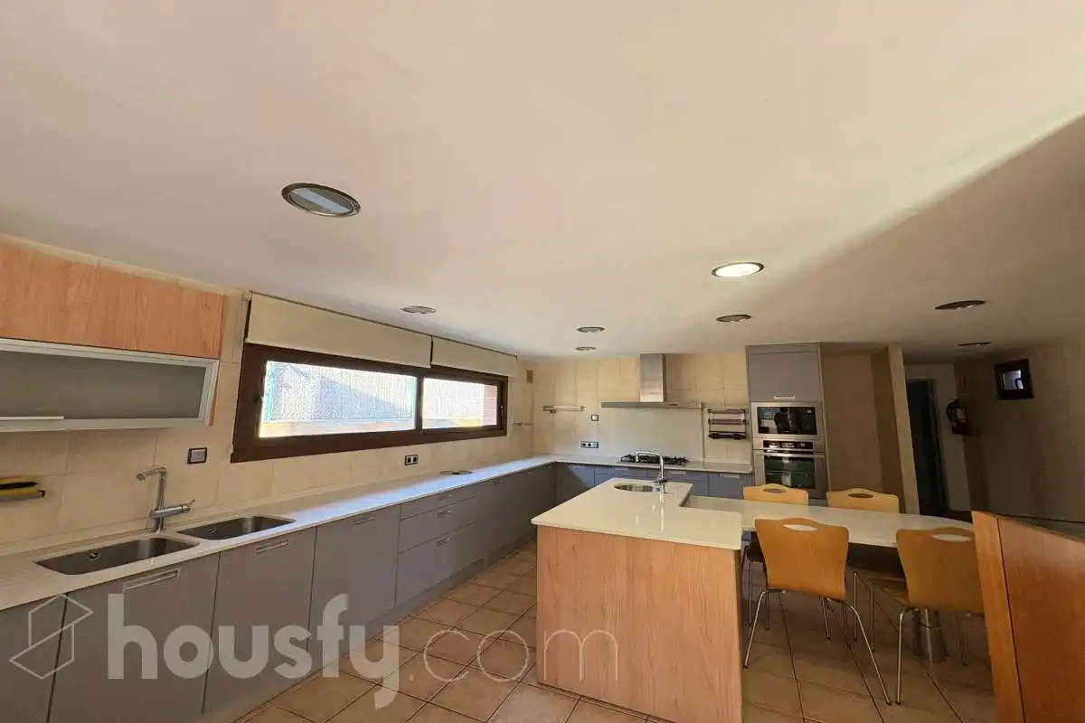 Cocina de Casa o chalet en venta en Sant Julià de Ramis con Calefacción, Jardín privado y Terraza