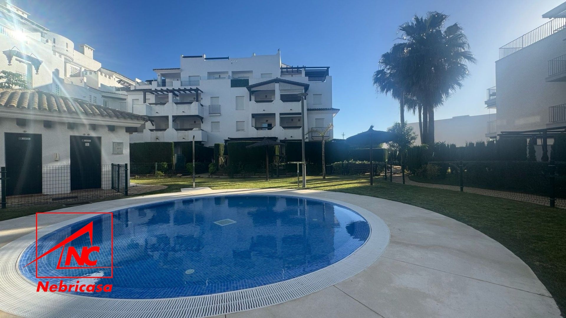 Vista exterior de Pis en venda en Rota amb Aire condicionat, Terrassa i Piscina