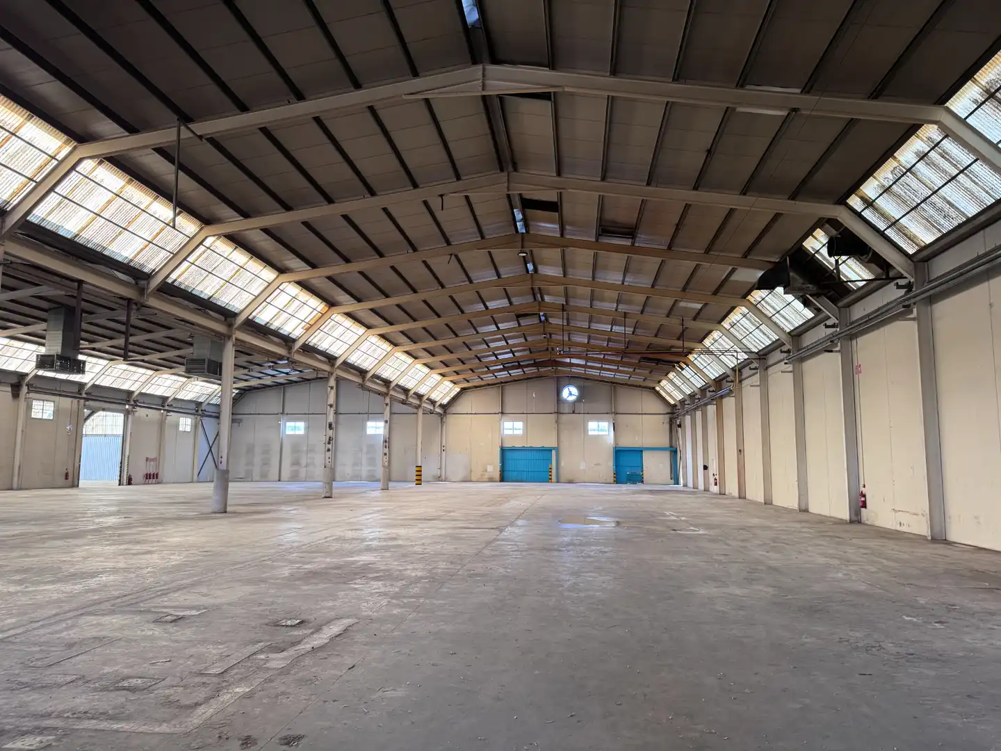 Exterior view of Industrial buildings for rent in Ceutí