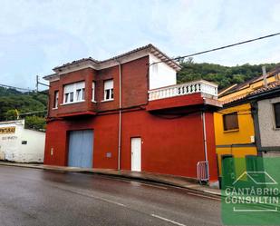 Vista exterior de Casa o xalet en venda en Mieres (Asturias) amb Terrassa