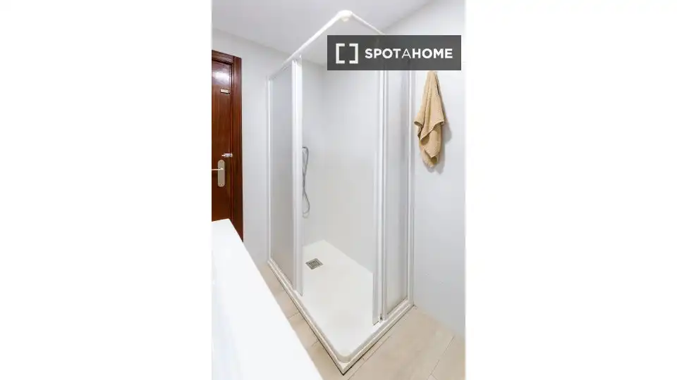 Badezimmer von Wohnung zur untervermieten in Elche / Elx mit Klimaanlage, Heizung und Möbliert