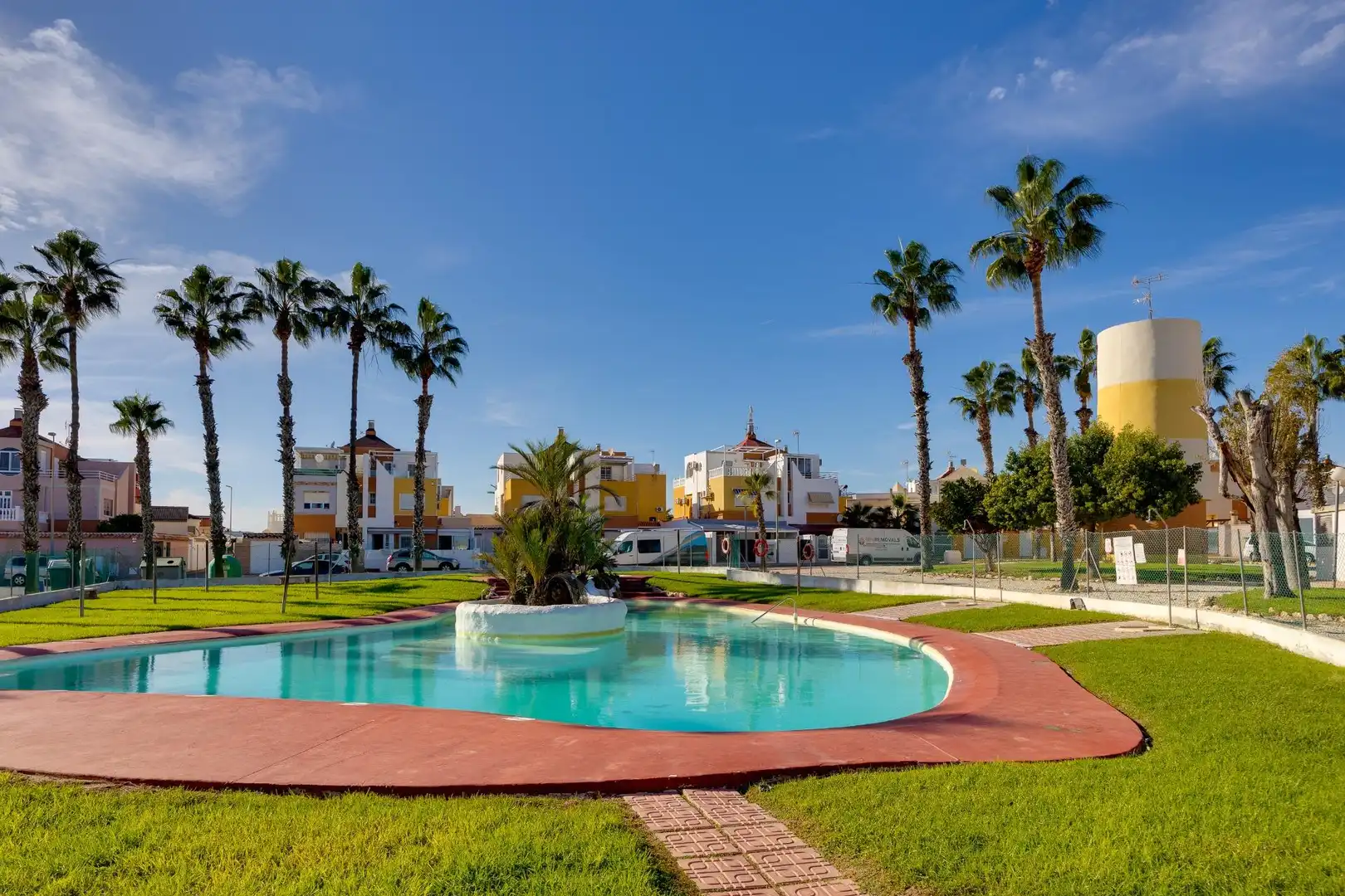 Piscina de Casa o chalet en venta en Torrevieja con Jardín privado, Terraza y Trastero
