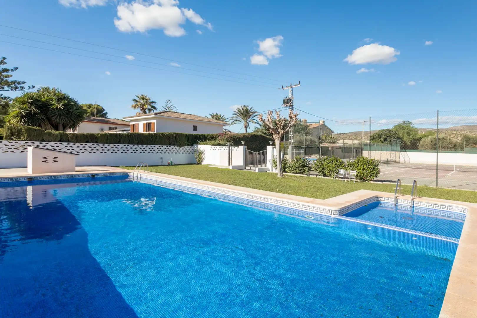 Piscina de Casa o xalet de lloguer en El Campello amb Aire condicionat, Calefacció i Jardí privat