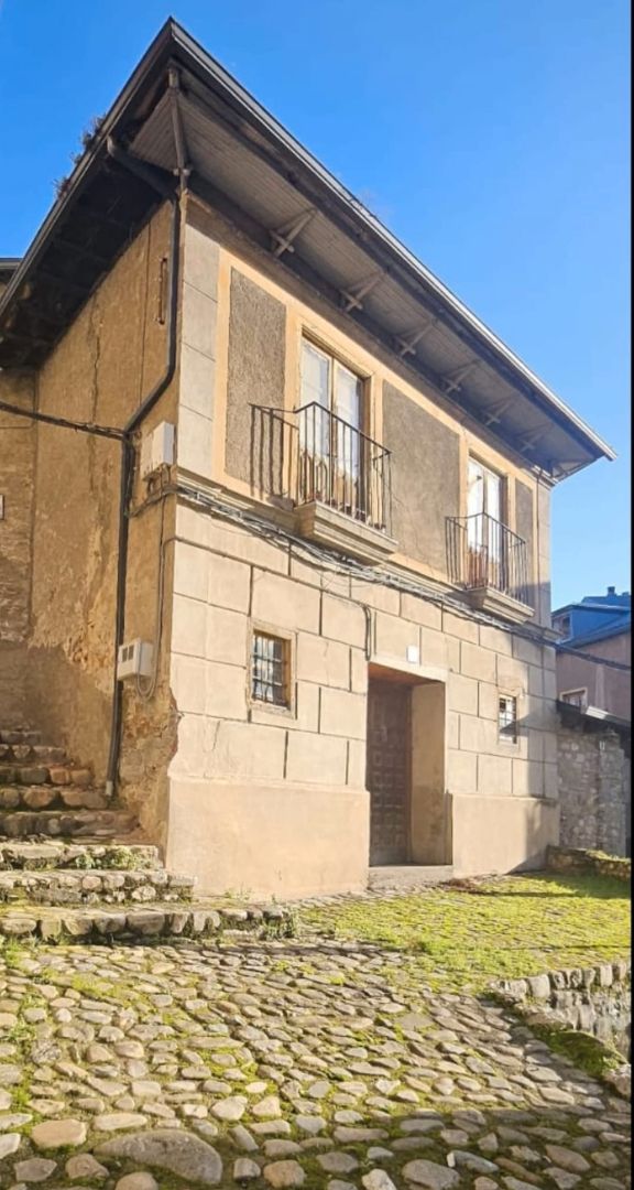 Vista exterior de Finca rústica en venda en Villafranca del Bierzo amb Balcó