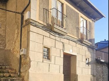 Casa rústica amb balcó en venda a Calle Puente Nuevo 1