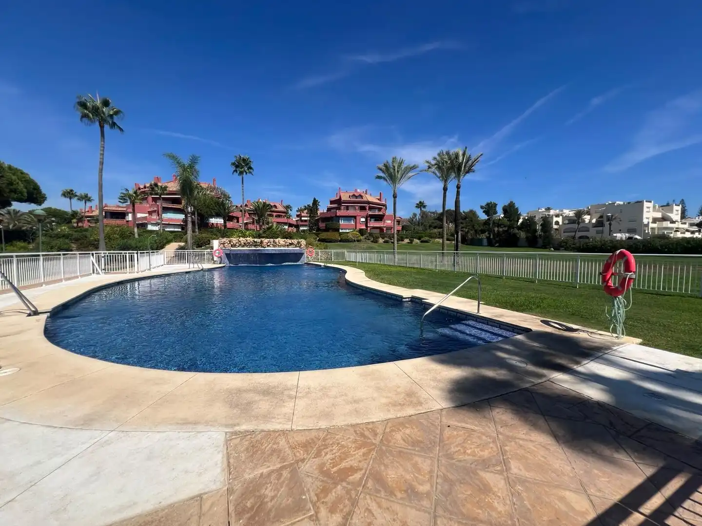 Piscina de Piso en venta en Elviria - Cabopino