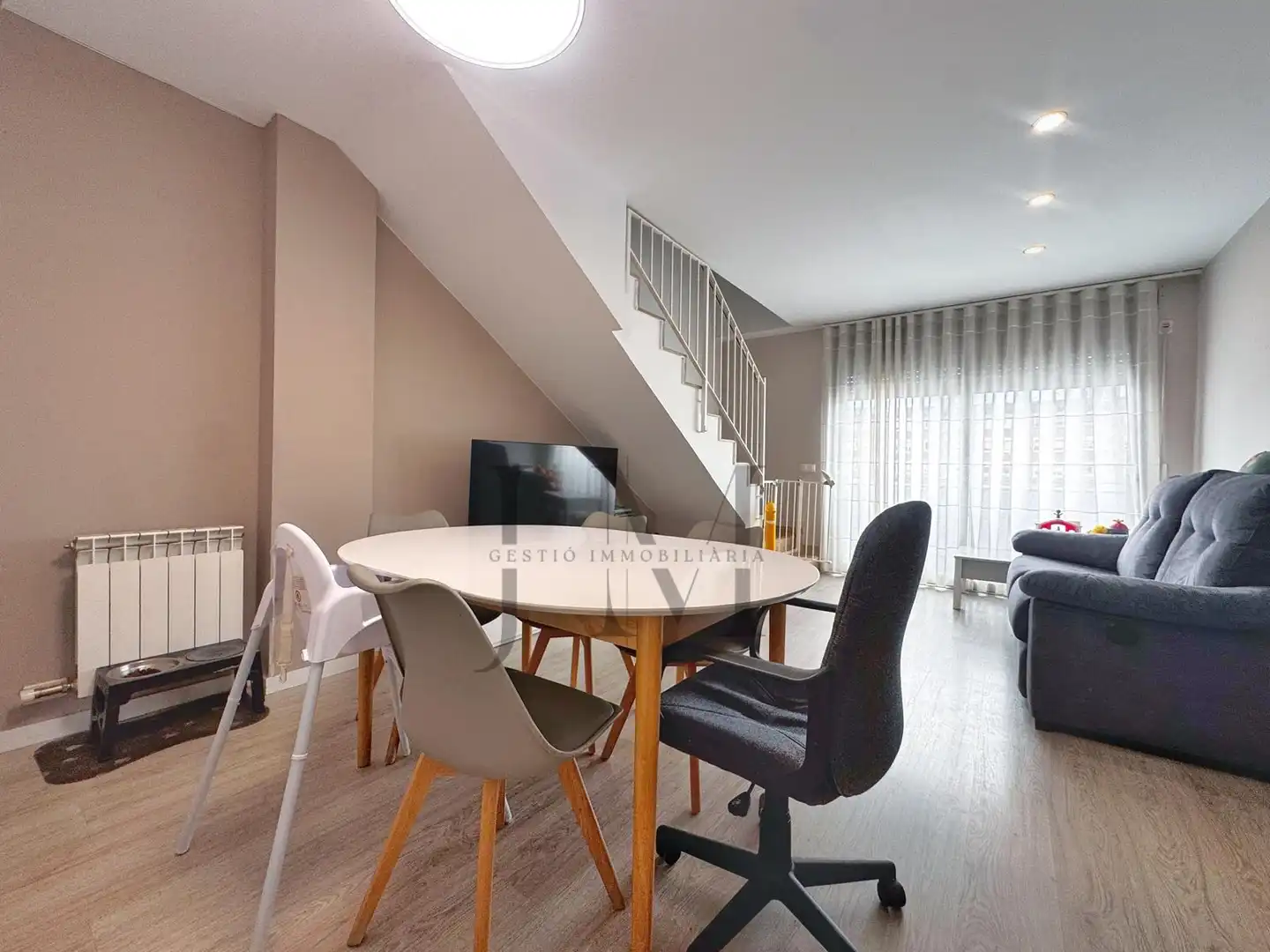 Living room of Duplexes for sale in Terrassa  with Air Conditioner, Heating and Parquet flooring