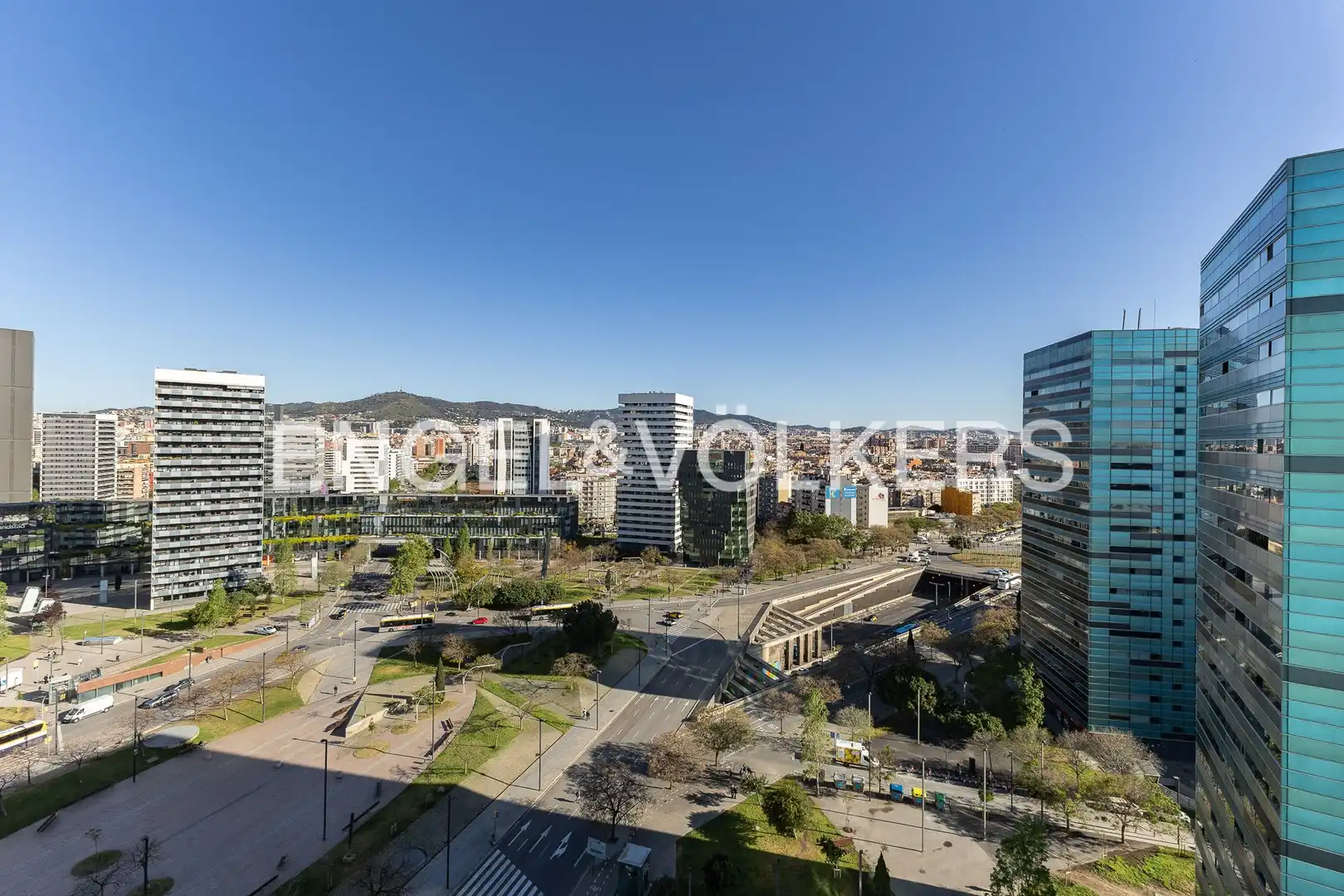 Vista exterior de Pis en venda en L'Hospitalet de Llobregat amb Aire condicionat, Calefacció i Parquet