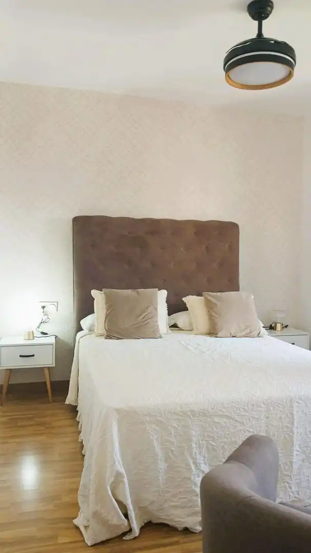 Schlafzimmer von Dachboden zur Miete in Granada mit Klimaanlage, Heizung und Terrasse