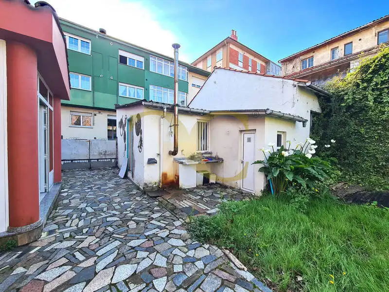 Vista exterior de Casa o xalet en venda en Soto del Barco amb Calefacció, Jardí privat i Traster