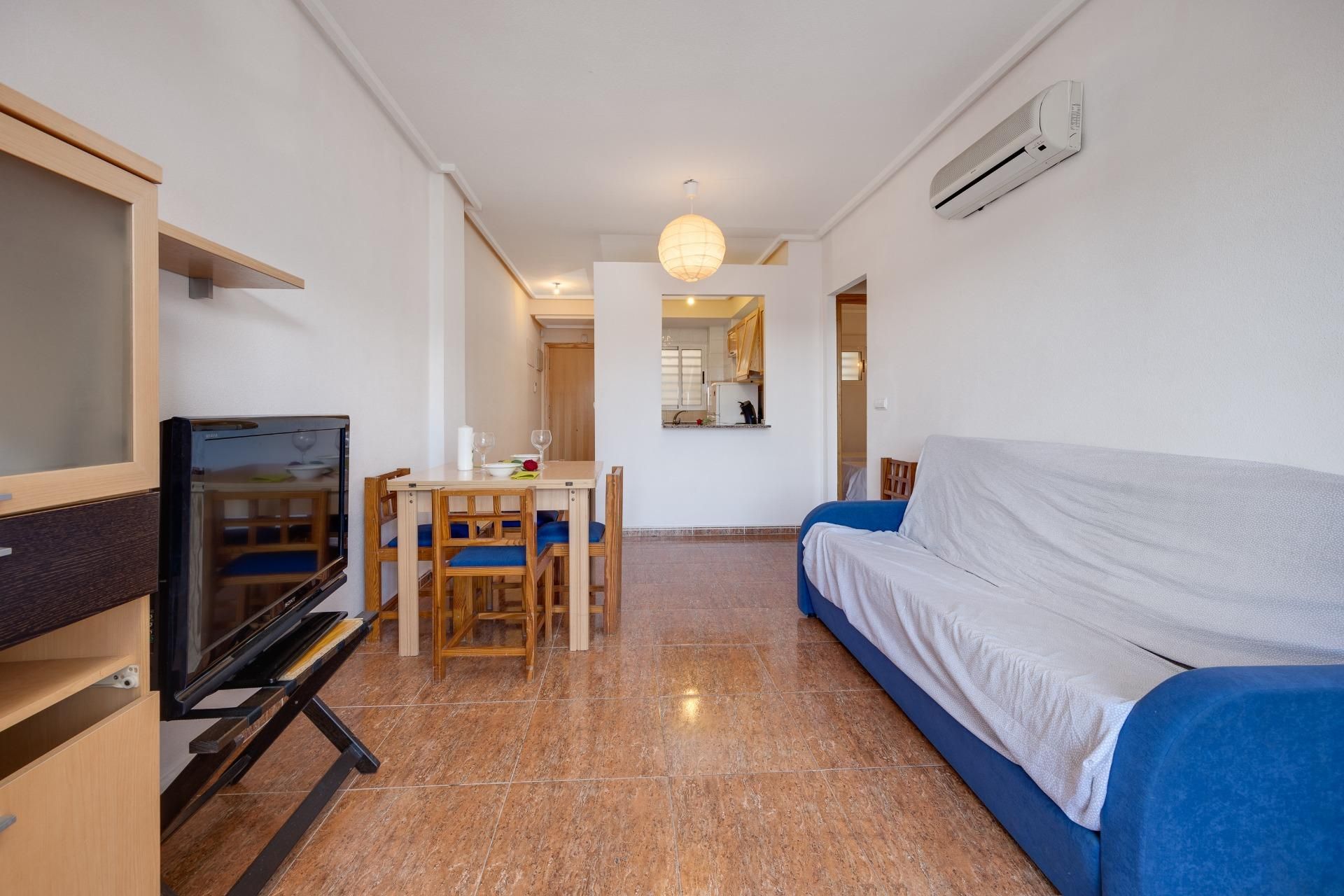 Sala d'estar de Apartament en venda en Torrevieja amb Terrassa i Piscina comunitària