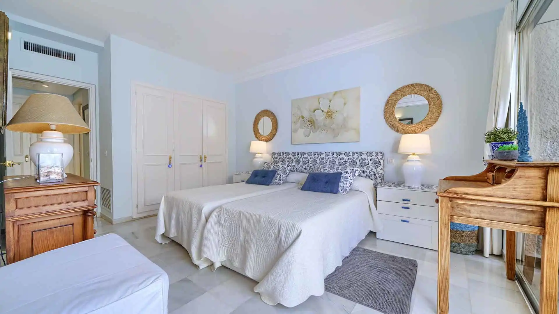 Habitación de Apartamento en venta en Marbella con Aire acondicionado, Terraza y Piscina