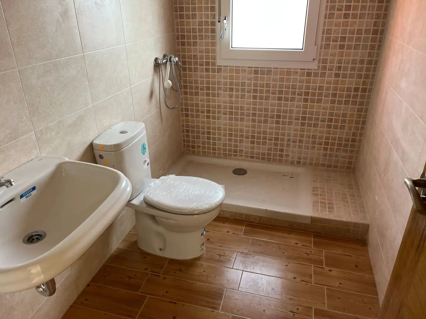 Bathroom of Houses for sale in Sanchidrián  with Private garden and Terrace