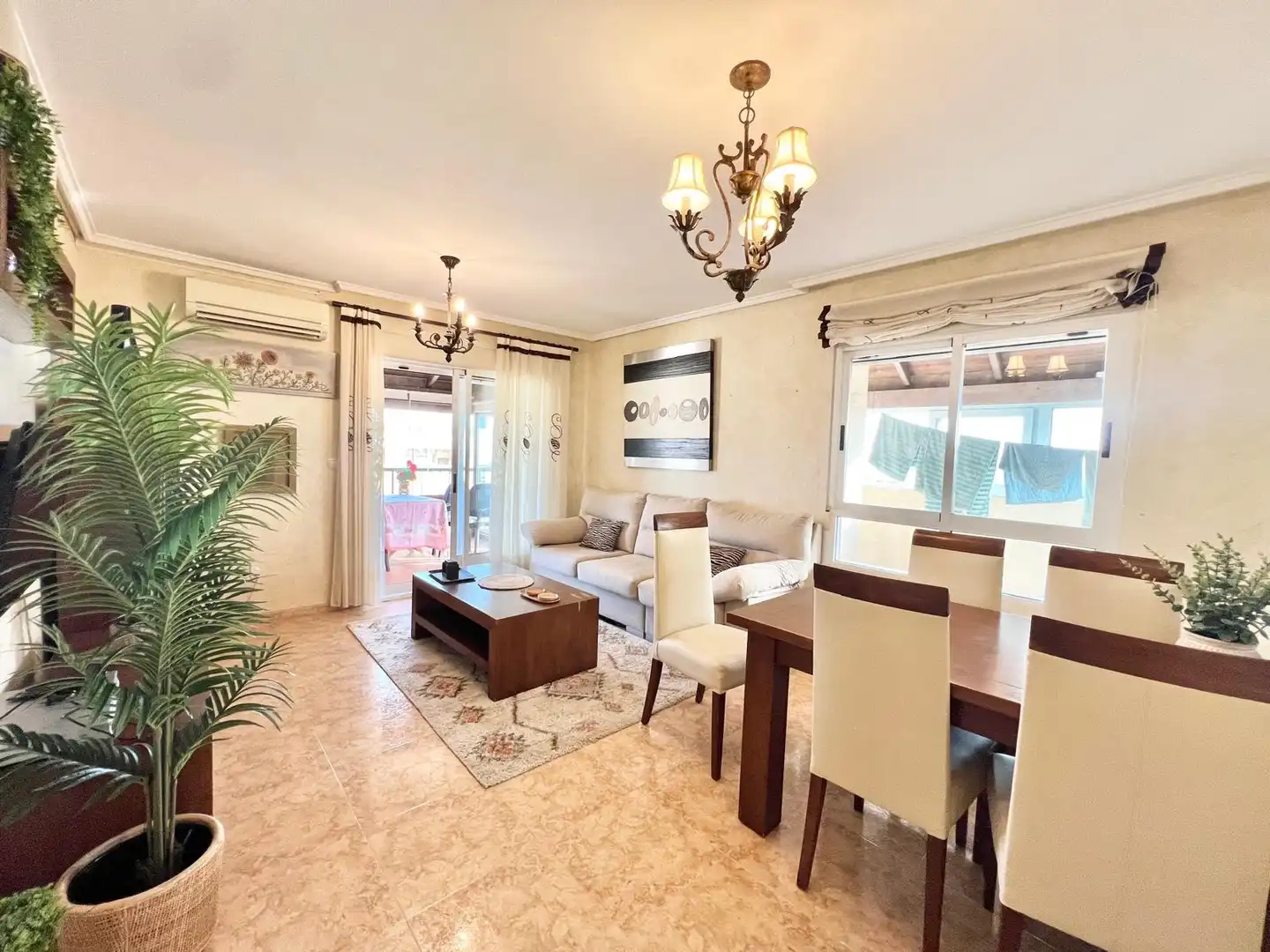 Sala de estar de Ático de alquiler en Torrevieja con Aire acondicionado, Calefacción y Terraza