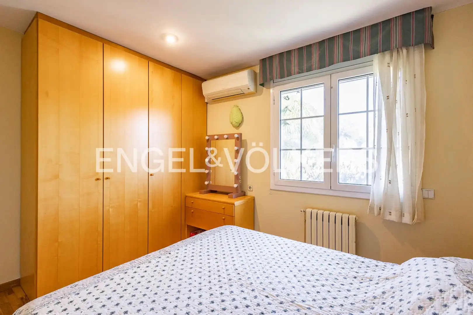 Habitación de Casa o chalet en venta en Esplugues de Llobregat con Aire acondicionado, Calefacción y Jardín privado