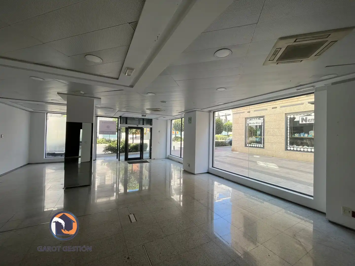 Commercial properties for sale in San Fernando de Henares  with Air Conditioner and Internet