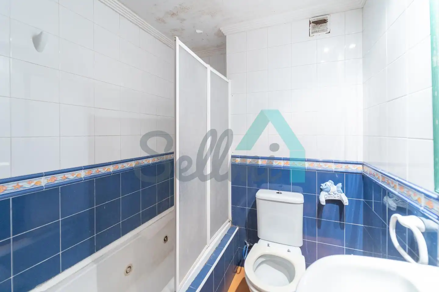 Baño de Piso en venta en Oviedo  con Calefacción, Terraza y Trastero