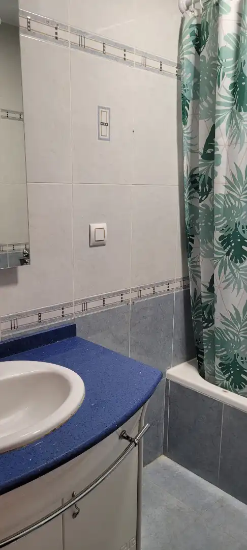 Baño de Piso de alquiler en Cuenca con Calefacción, Parquet y Amueblado