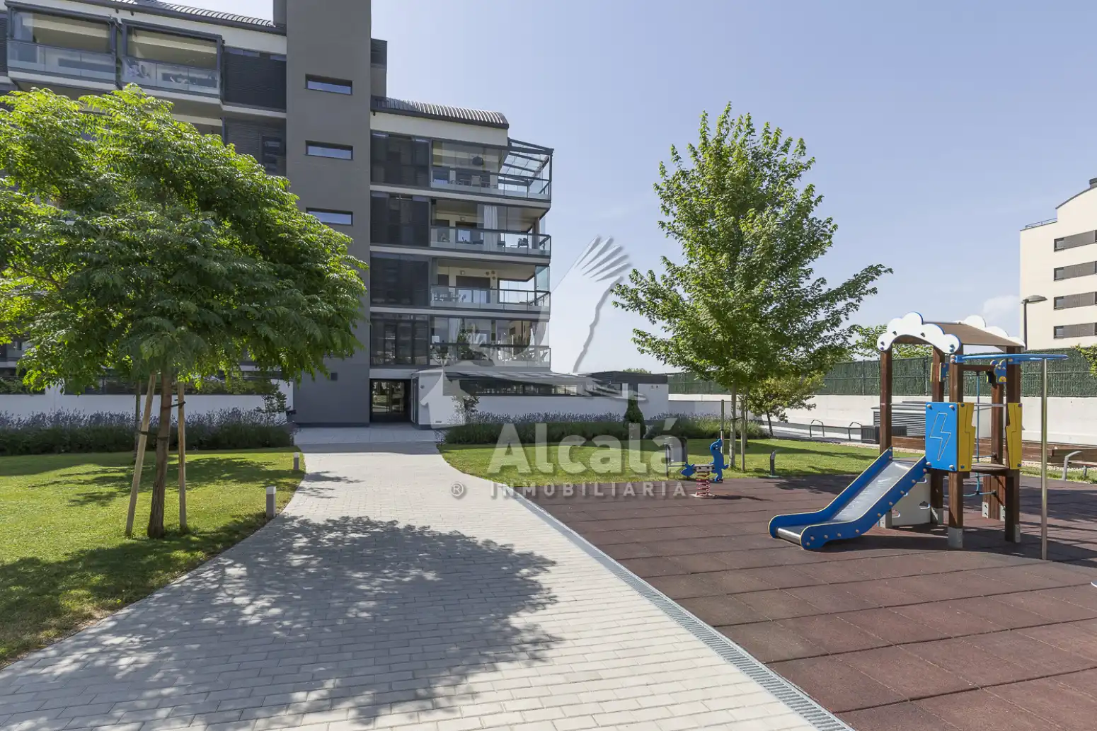 Vista exterior de Àtic en venda en Rivas-Vaciamadrid amb Aire condicionat, Calefacció i Jardí privat