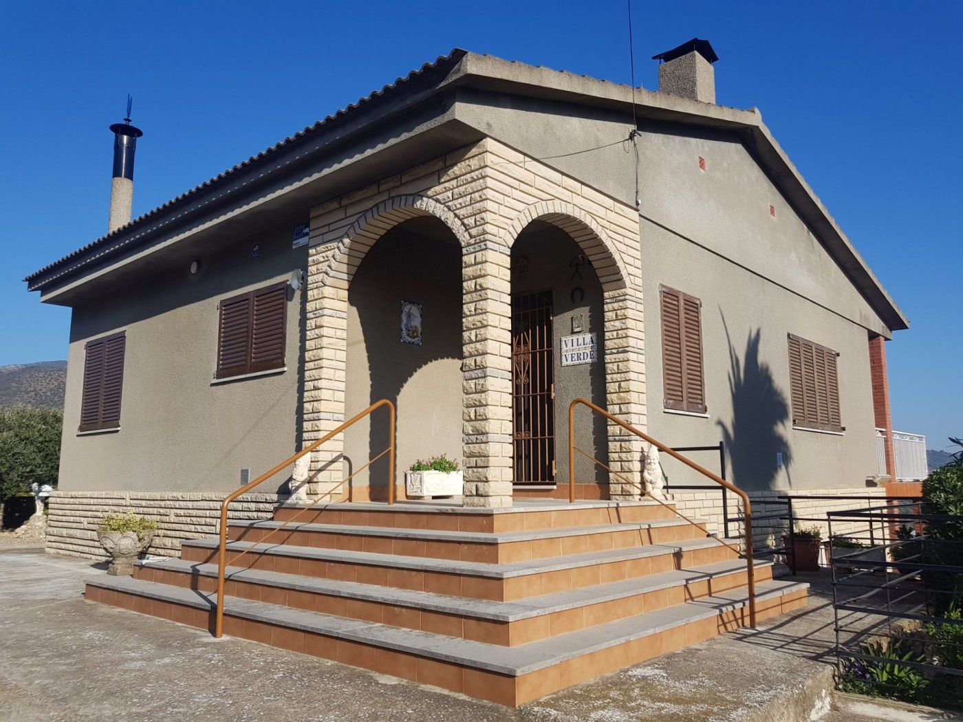 Vista exterior de Casa o xalet en venda en Esparreguera amb Calefacció, Jardí privat i Terrassa