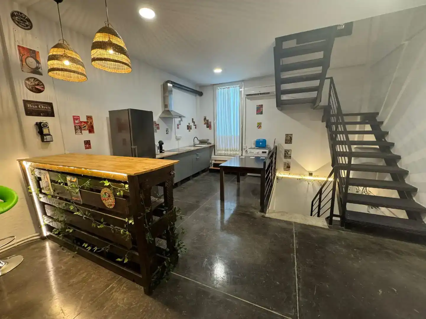 Cuina de Loft de lloguer en Bollullos de la Mitación amb Aire condicionat i Moblat
