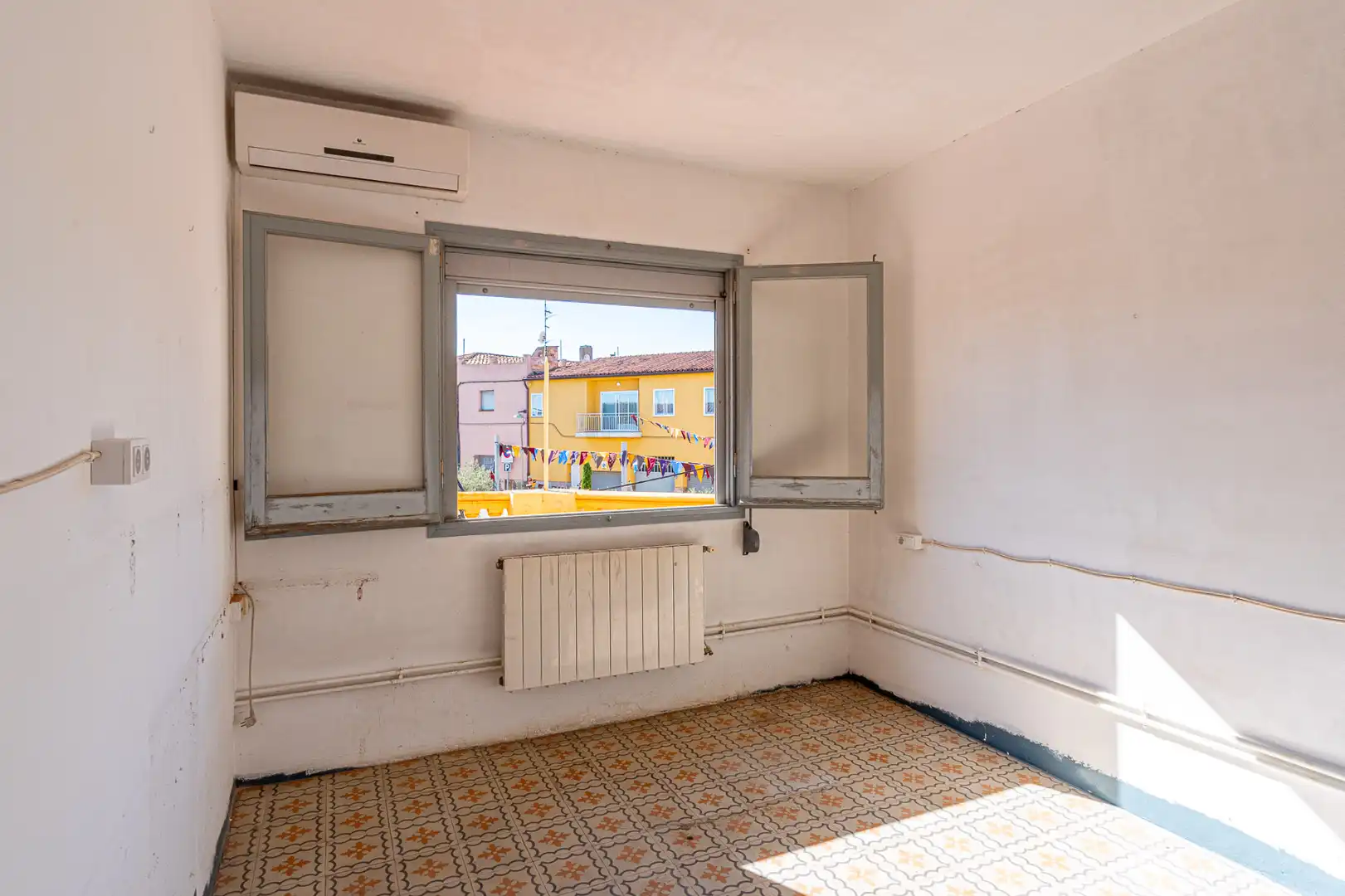 Bedroom of Detached homes for sale in Llers  with Air Conditioner, Heating and Terrace